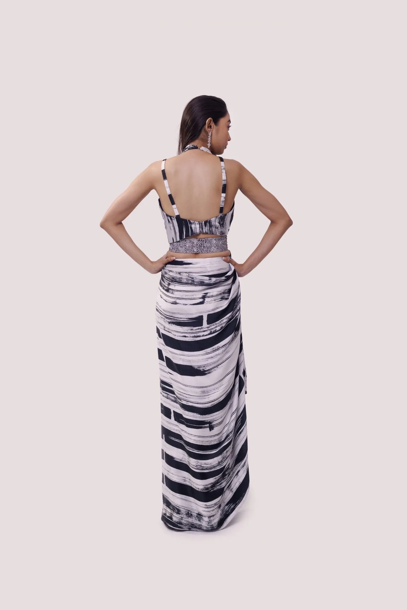 90Z7818-RO Black & White Stripe Printed Saree