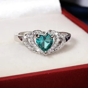 Creative Hand Holding Love Green Zircon Emerald Ring