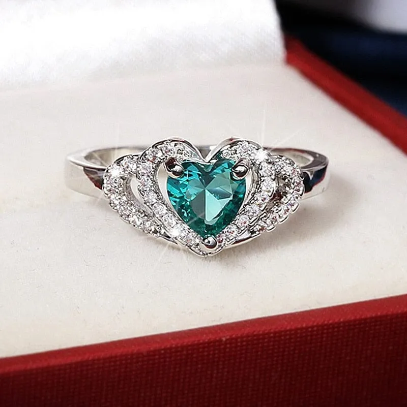 Creative Hand Holding Love Green Zircon Emerald Ring