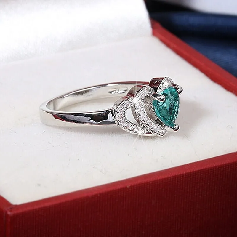 Creative Hand Holding Love Green Zircon Emerald Ring