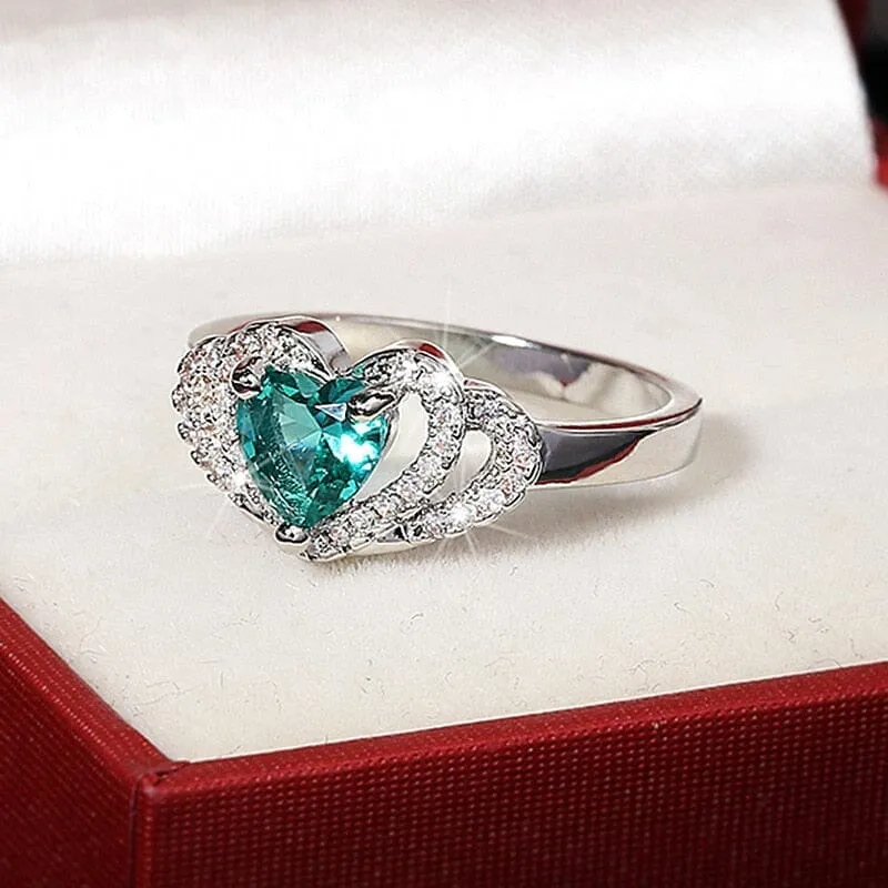 Creative Hand Holding Love Green Zircon Emerald Ring