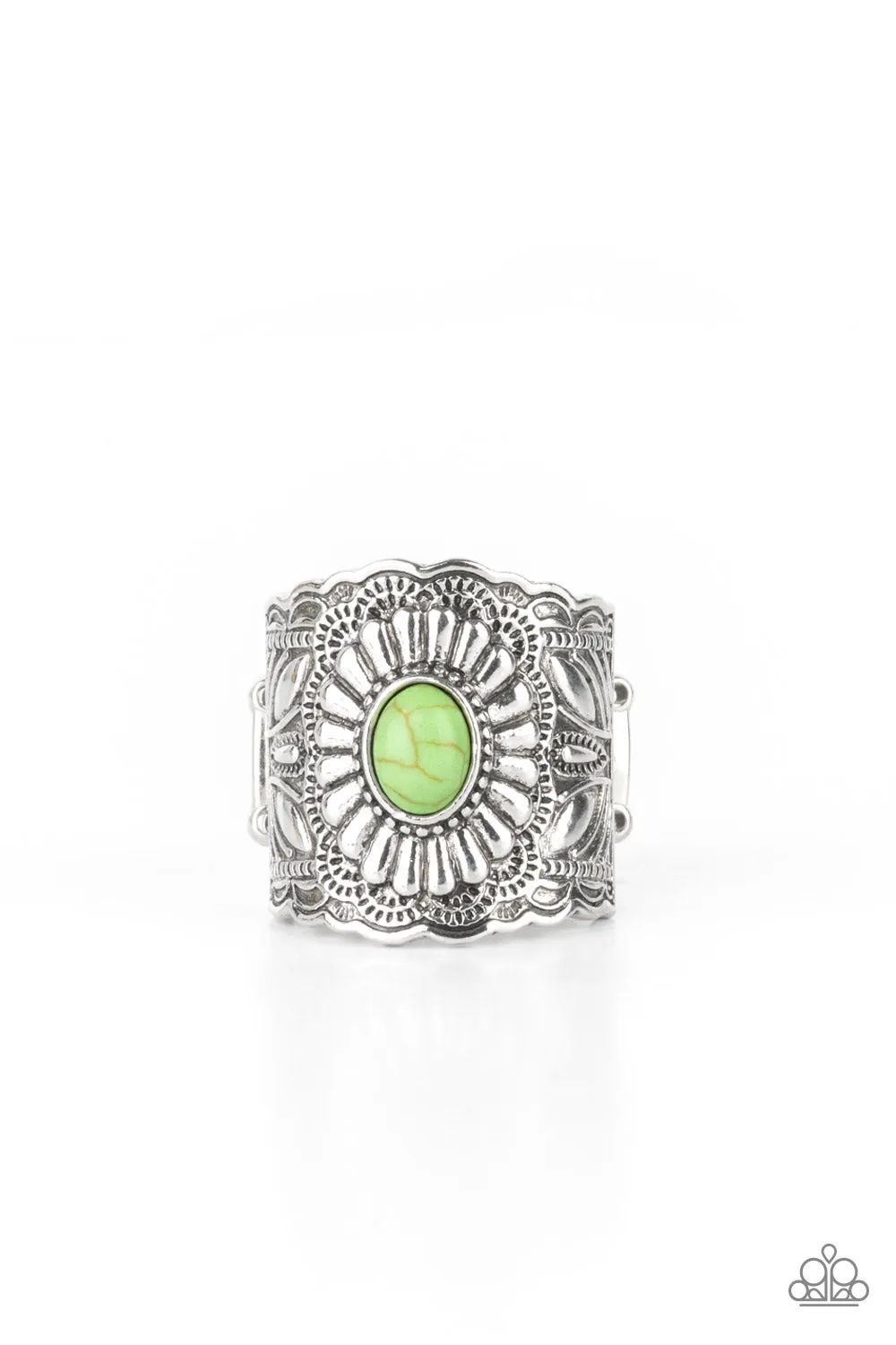 Paparazzi Exquisitely Ornamental - Green Ring